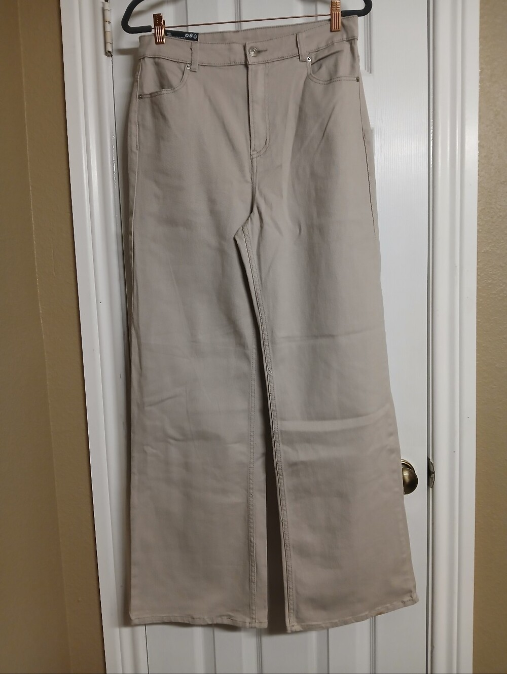 🖤⚡️H&M DIVIDED Neutral Beige Wide High-Waist Jeans - Size 10